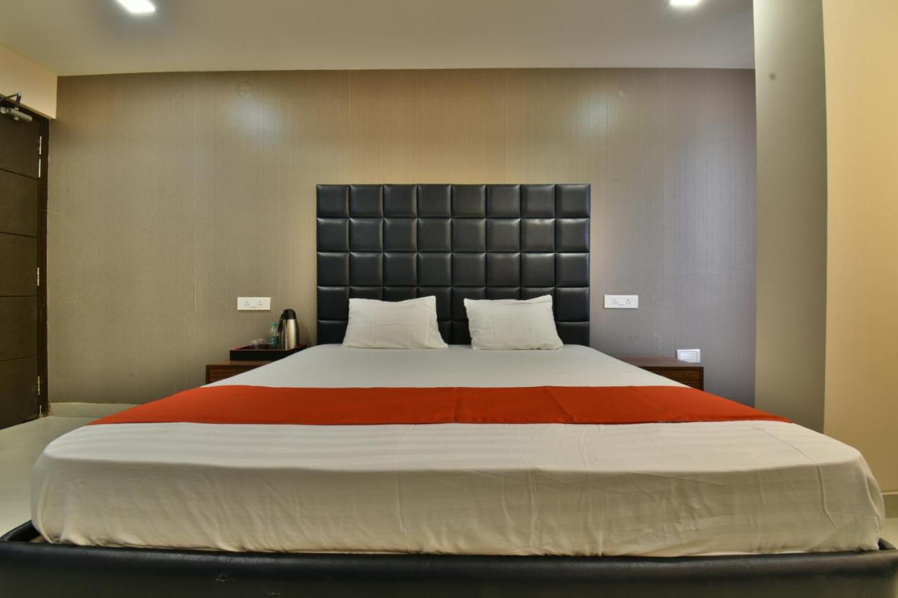 The Clovers Inn Patna  Ngoại thất bức ảnh