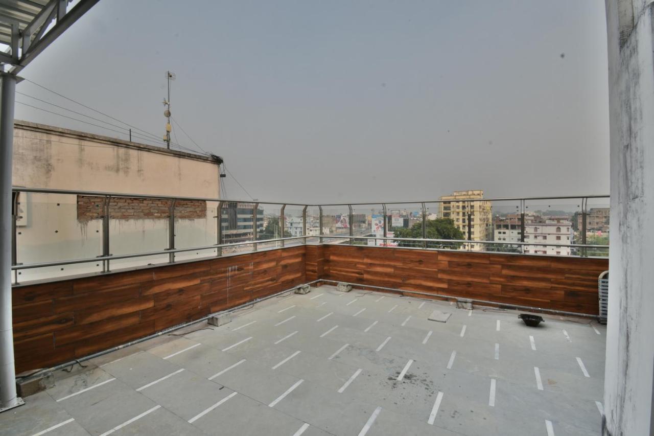 The Clovers Inn Patna  Ngoại thất bức ảnh