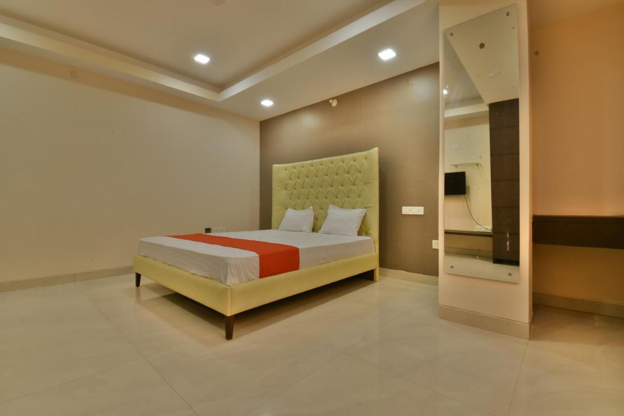 The Clovers Inn Patna  Ngoại thất bức ảnh