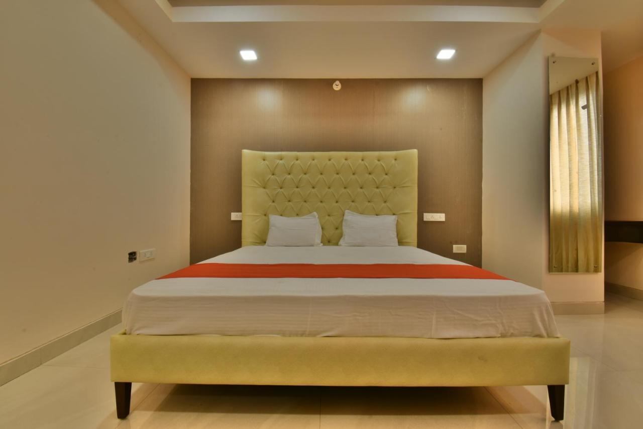 The Clovers Inn Patna  Ngoại thất bức ảnh
