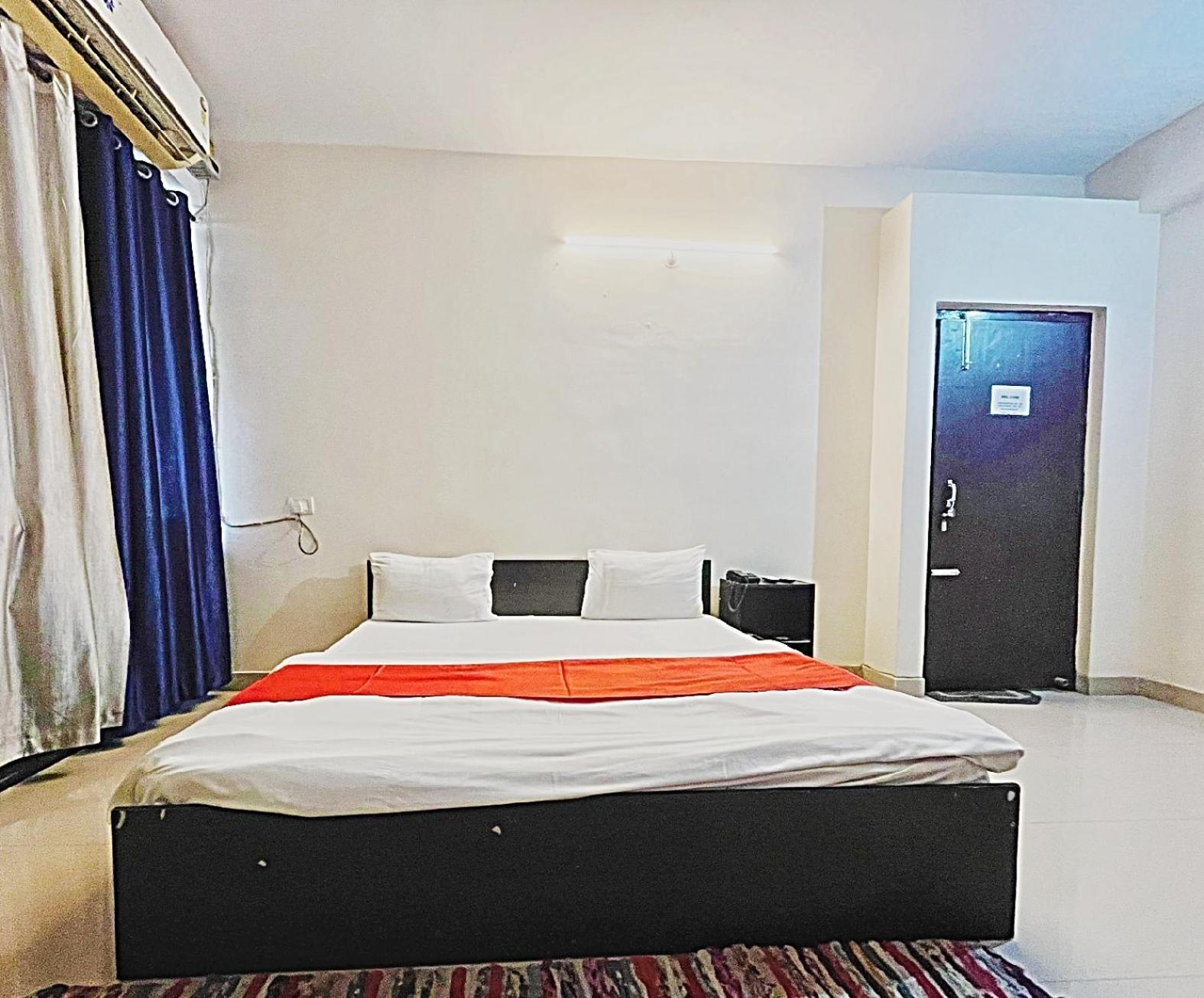 The Clovers Inn Patna  Ngoại thất bức ảnh